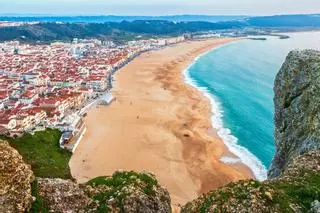 Nazaré, el precioso pueblo pesquero portugués que guarda la ola más grande del mundo