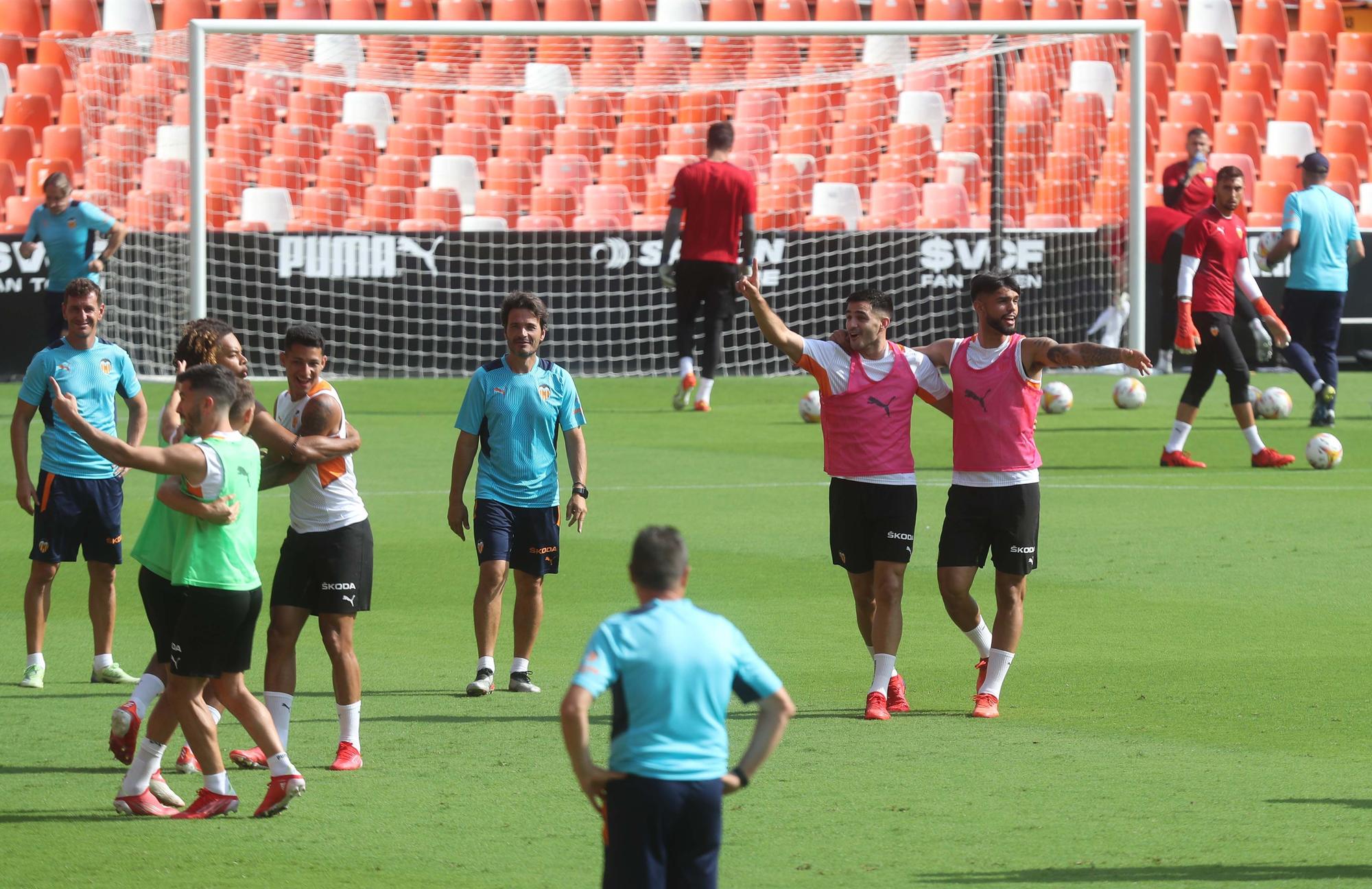 Sesión en Mestalla con Maxi Gómez y Alderete