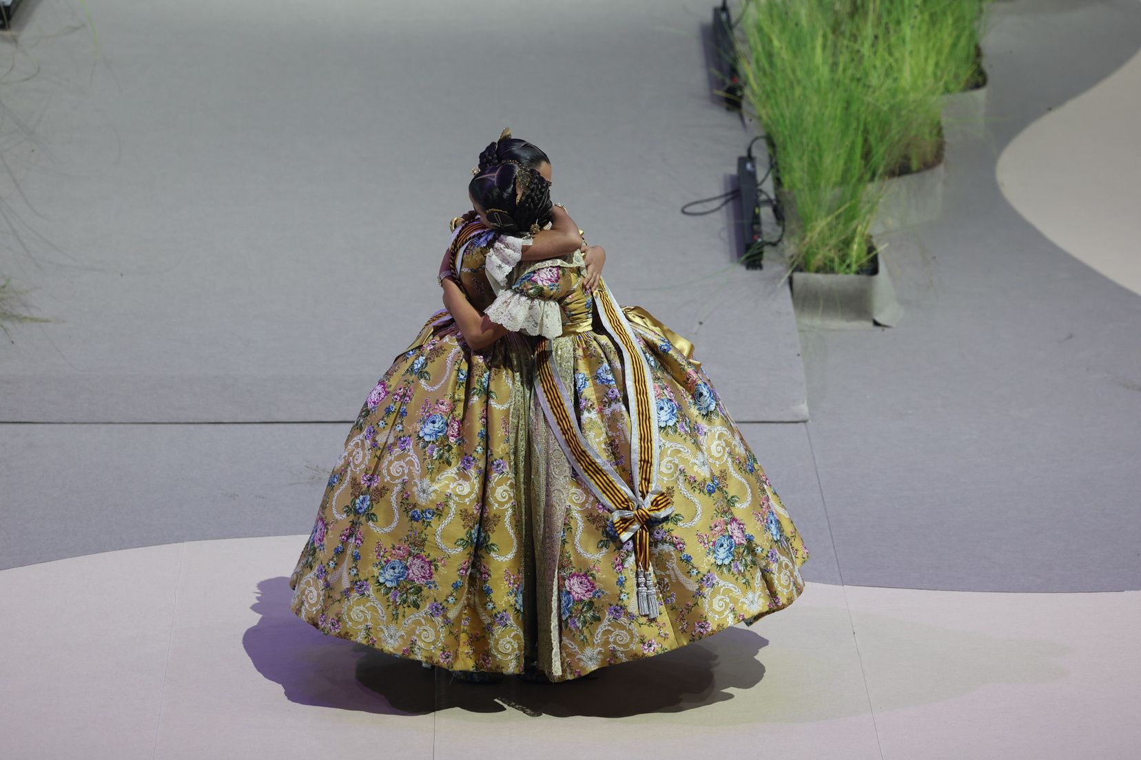 Berta Peiró y Lucía García dicen adiós a su año como falleras mayores de València 2025