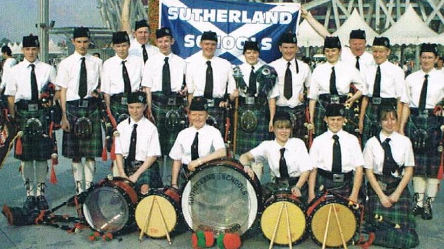 La banda escocesa Sutherland School Pipe Band