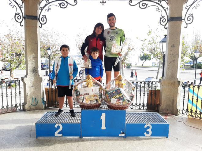 Los podios de la prueba reina del XLVII Trofeo de Pedestrismo Concello de Cangas-Memorial Pepe Cordeiro