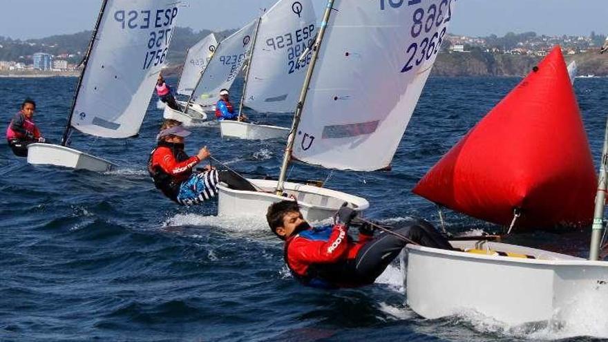 En primera línea Yago Barca, líder en categoría Optimist A.