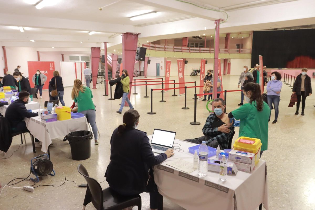 La Pérgola de Castelló es uno de los espacios donde están citadas las personas de 50 a 59 años para recibir la inyección de la tercera dosis de la vacuna.
