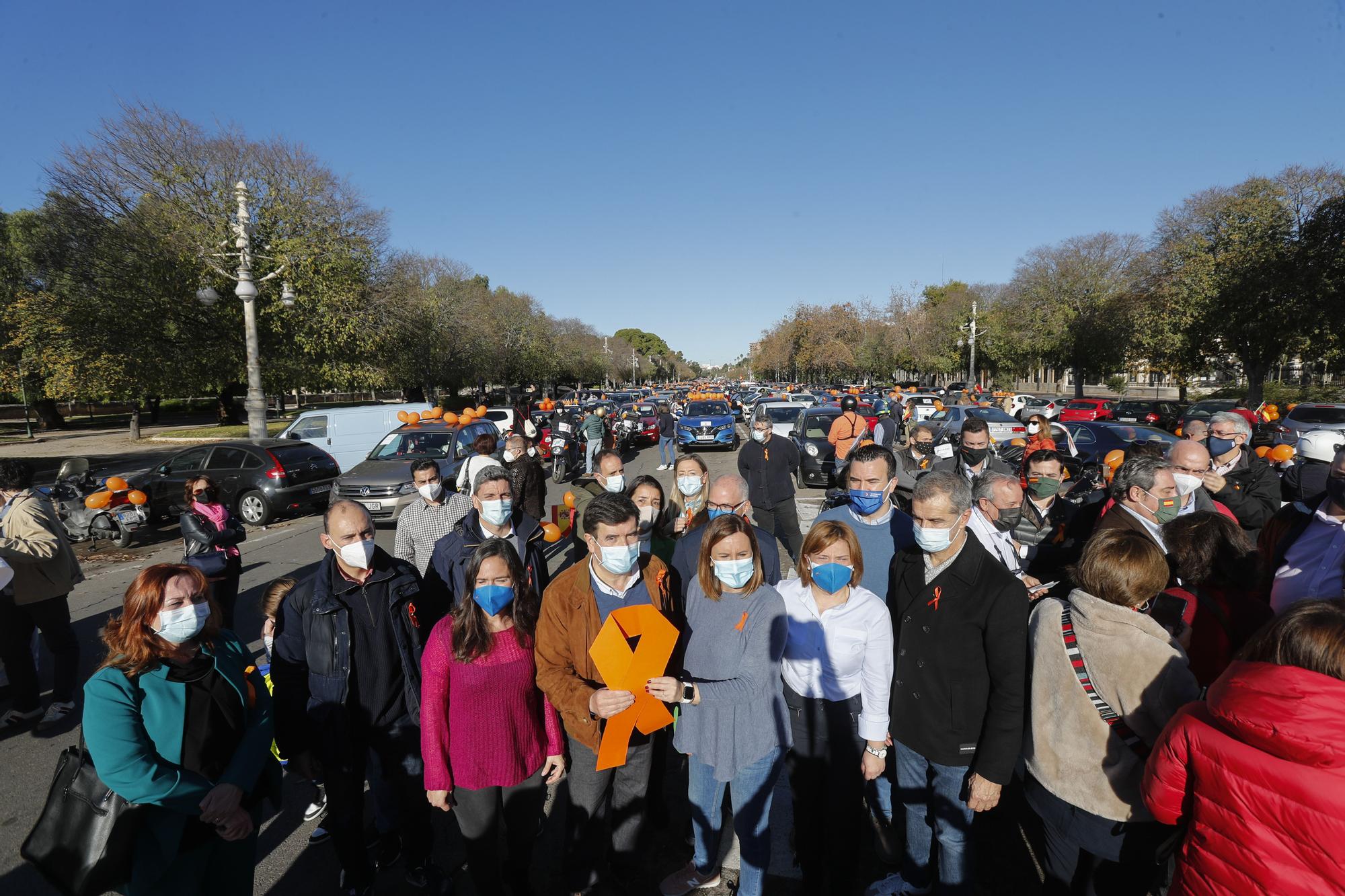 Caravana de vehículos en protesta por el Ley Celaá en València