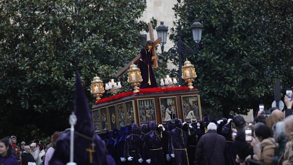 VÍDEO: Así fue la procesión de El Nazareno en Oviedo