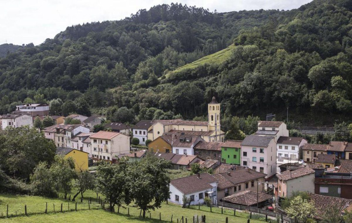 Donde el único pozo minero de la historia de Oviedo alberga fiestas "rave" y "se usa como picadero"
