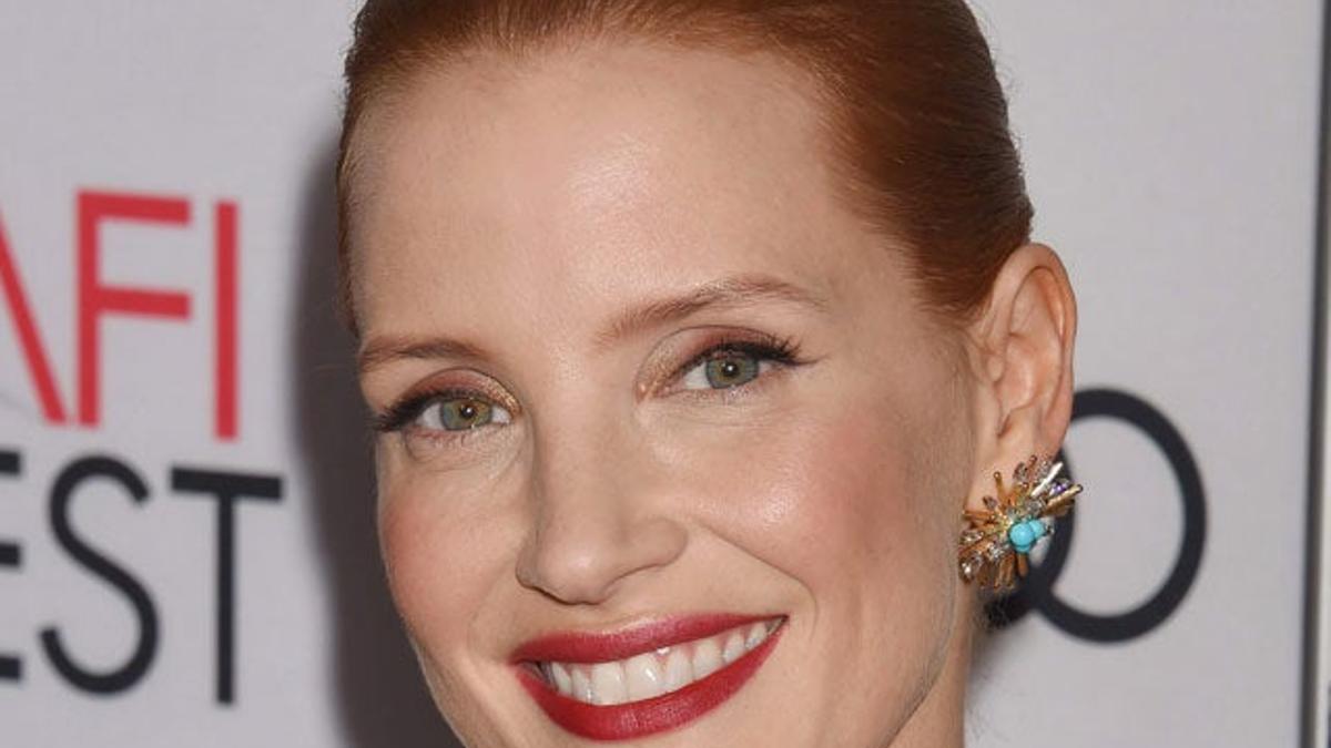 El curioso escote de Jessica Chastain