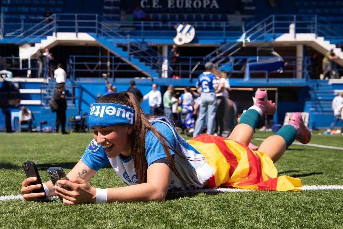 Raquel Gil en la celebración del ascenso del Deportivo Alavés