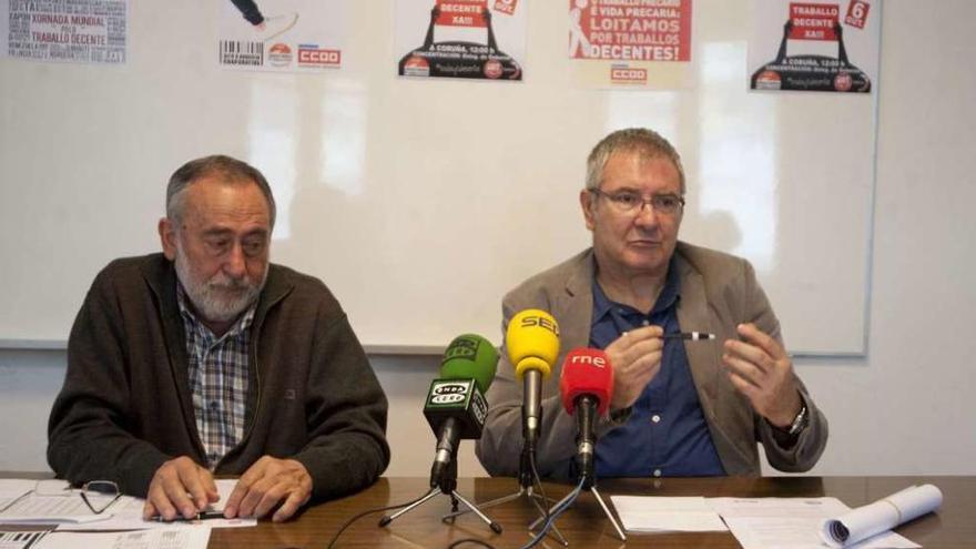 José Carrillo y Demetrio Vázquez, ayer, durante la presentación de la concentración de este mediodía.