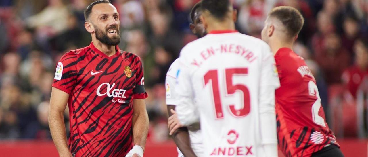 Muriqi y Nastasic, en el partido del Real Mallorca ante el Sevilla.