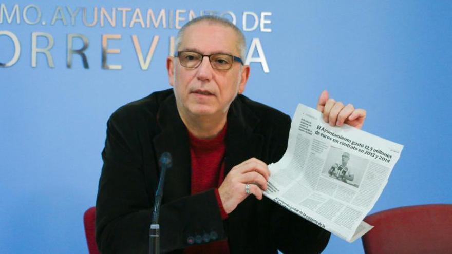 Imagen del concejal José Hurtado en rueda de prensa