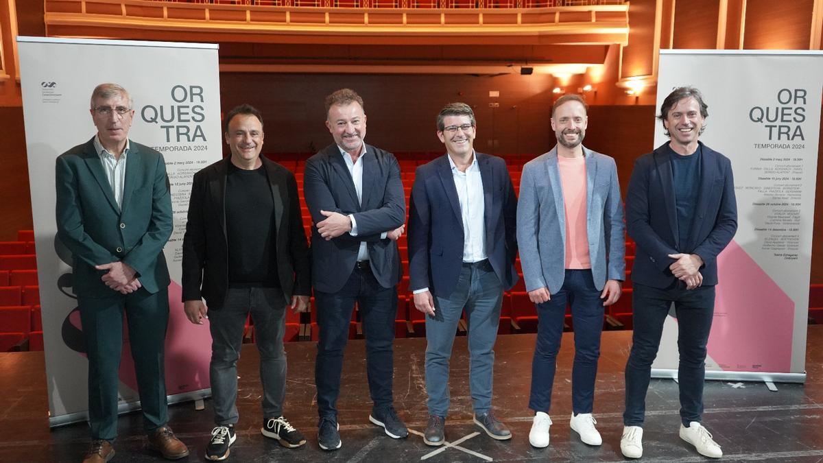 Participantes en la presentación de la programación de la orquesta, en Ontinyent.