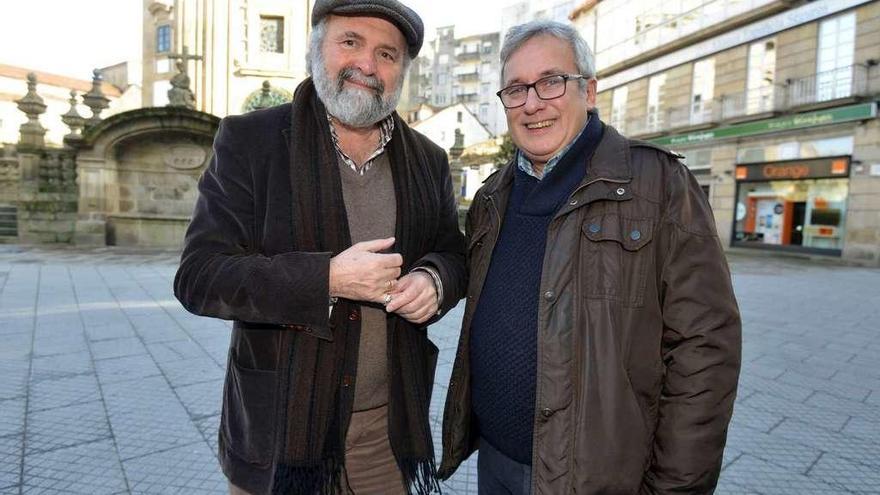 Víctor Pedreira y Daniel Rivera, presidente de la Escola Xadrez Pontevedra, ayer tras saberse ganadores de los premios. // Gustavo Santos