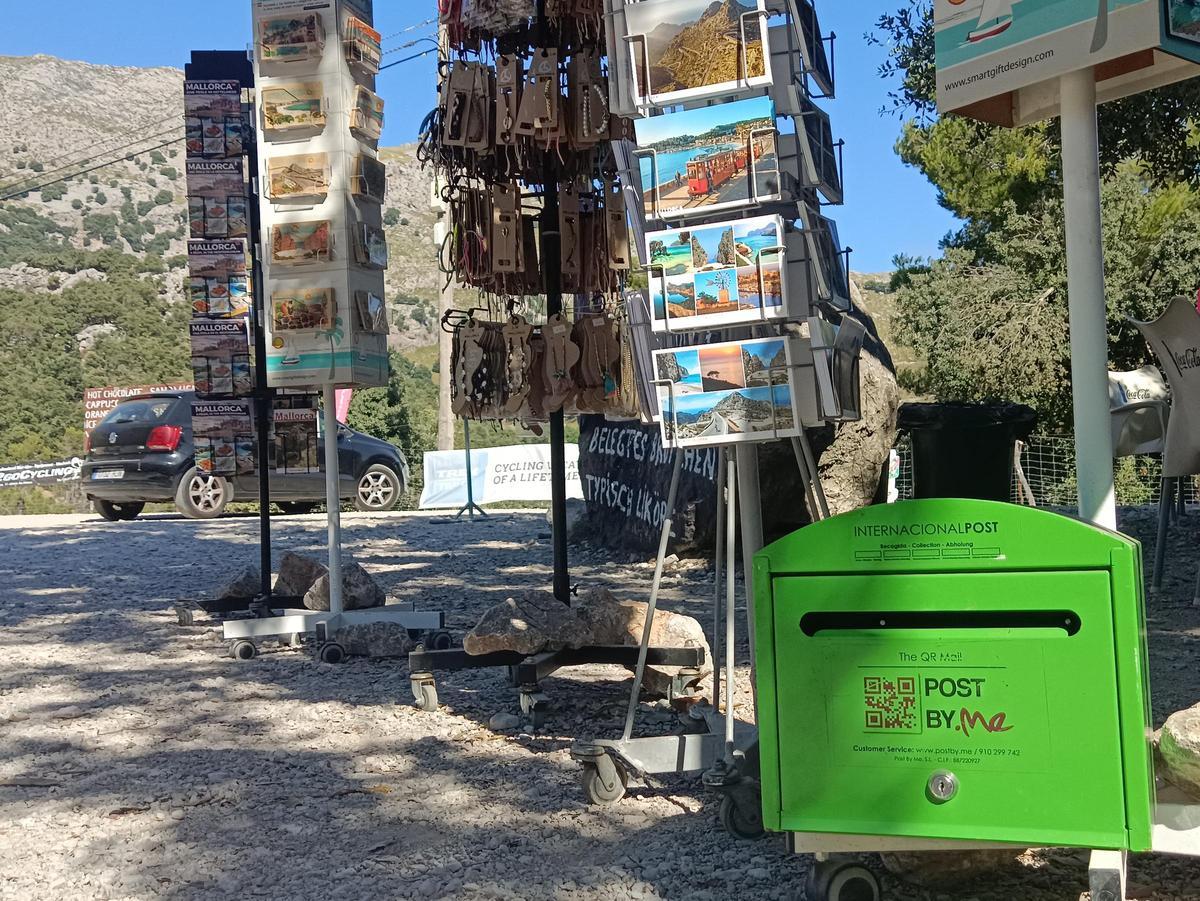 Die grünen Briefkästen stehen oft in bei Urlaubern beliebten Regionen.