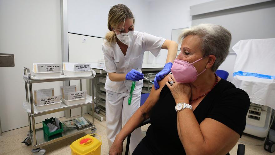 Sanidad plantea abrir la cuarta dosis de la vacuna contra el covid a la población general