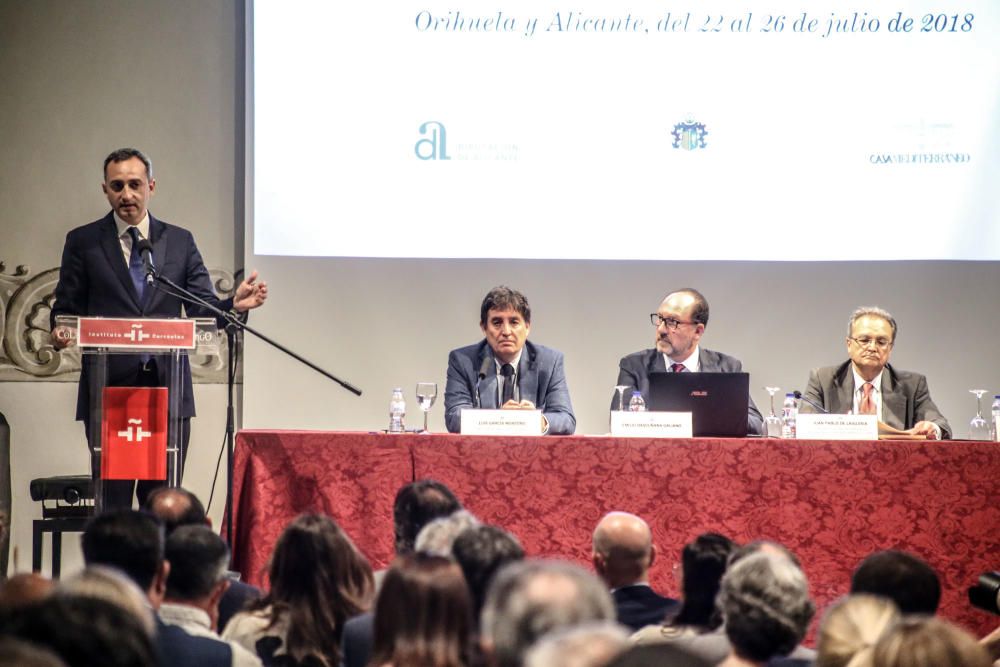 El poeta Luis García Montero se estrena como director del Instituto Cervantes en la reunión anual de directores de centros de la entidad estatal de promoción y defensa del castellano y las lenguas