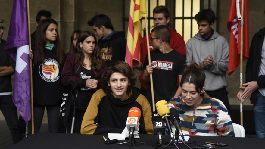 Un moment de la roda de premsa davant de l&#039;ajuntament