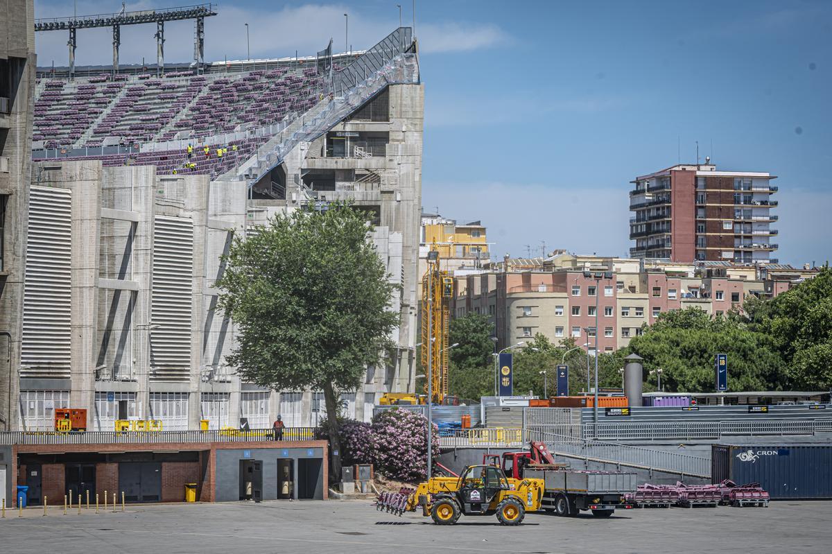 Los camiones toman el Camp Nou: empiezan las obras del estadio