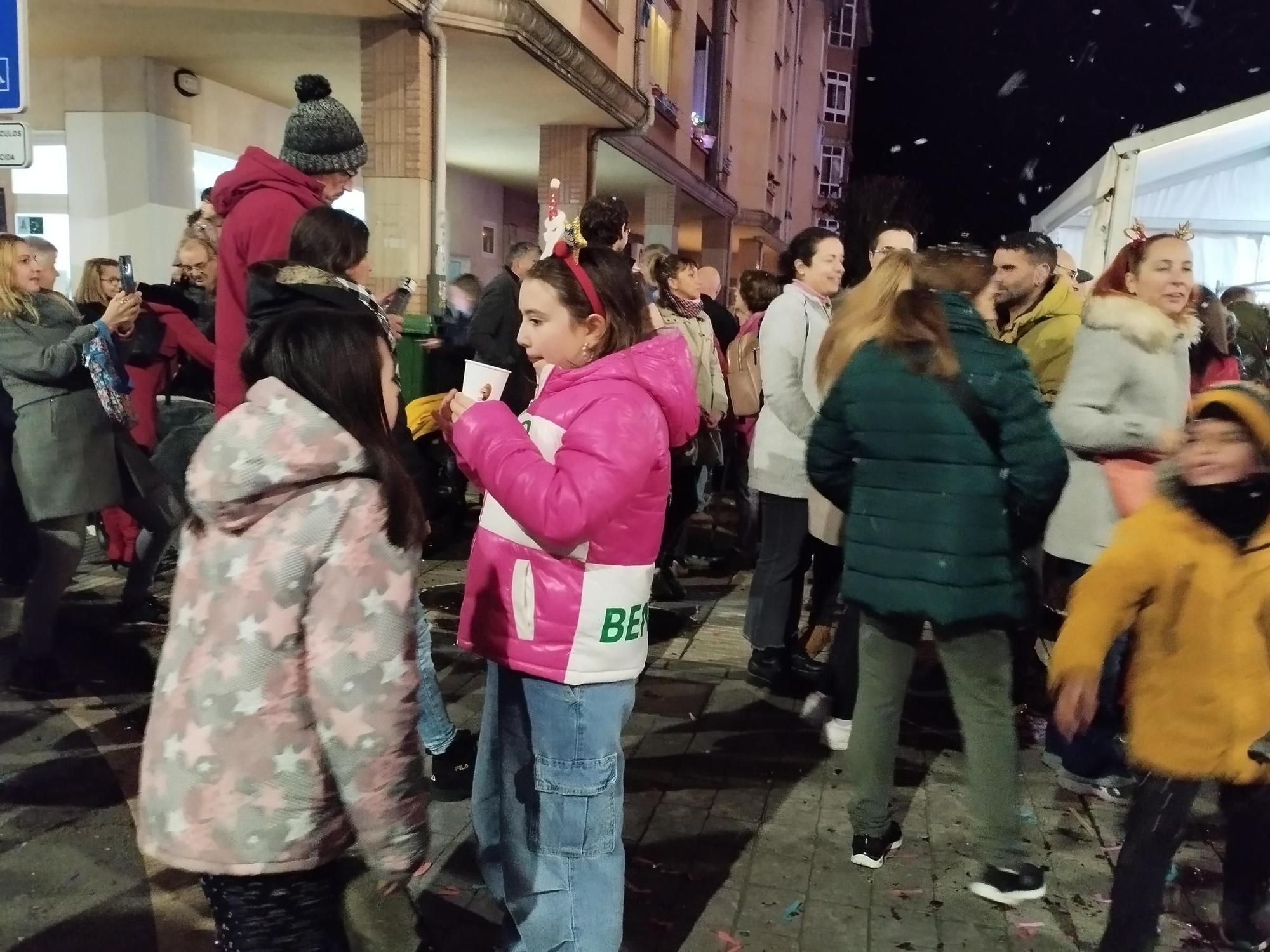 El divertido encendido del alumbrado navideño en Llanera, en imágenes