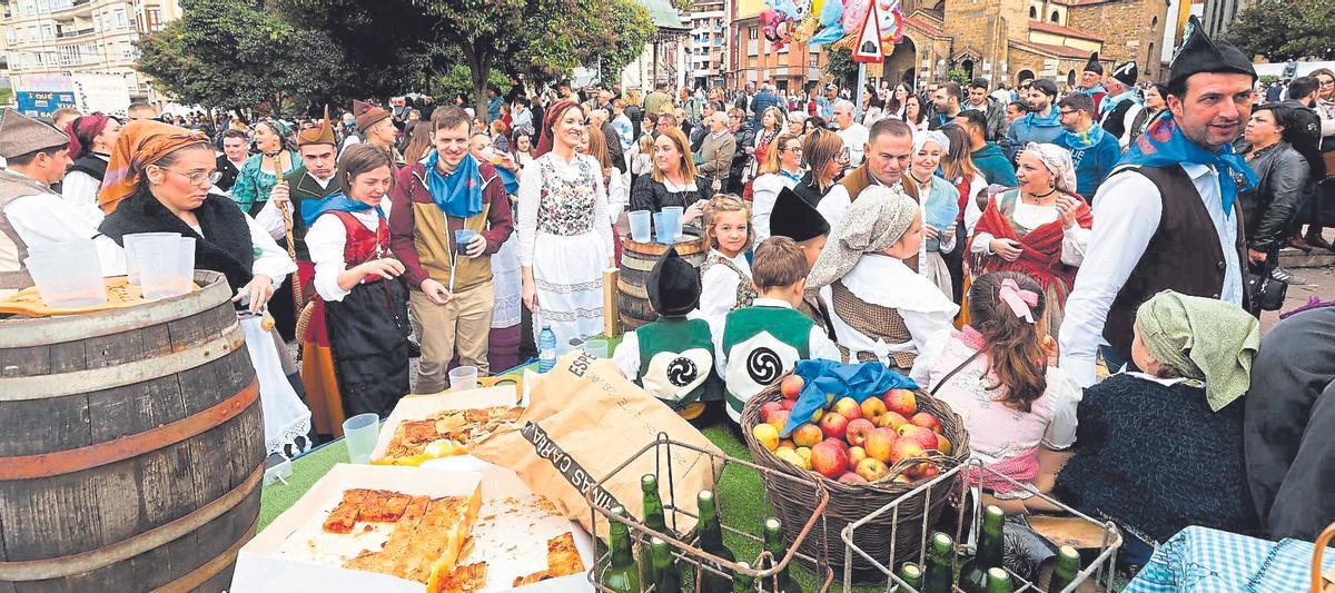 Ambiente de Moreda durante la fiesta de los Humanitarios de 2025