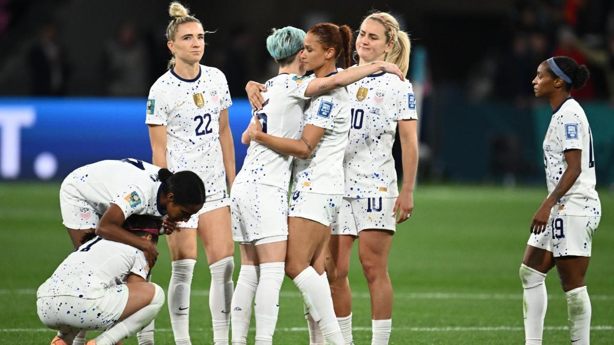 Las jugadoras de la selección femenina de Estados Unidos, tras perder ante Suecia en octavos de final del Mundial