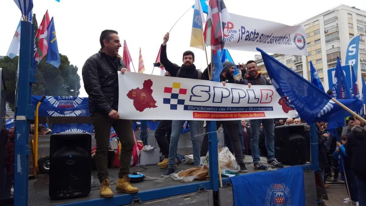 Policías locales de la Región claman en Madrid por sus condiciones laborales