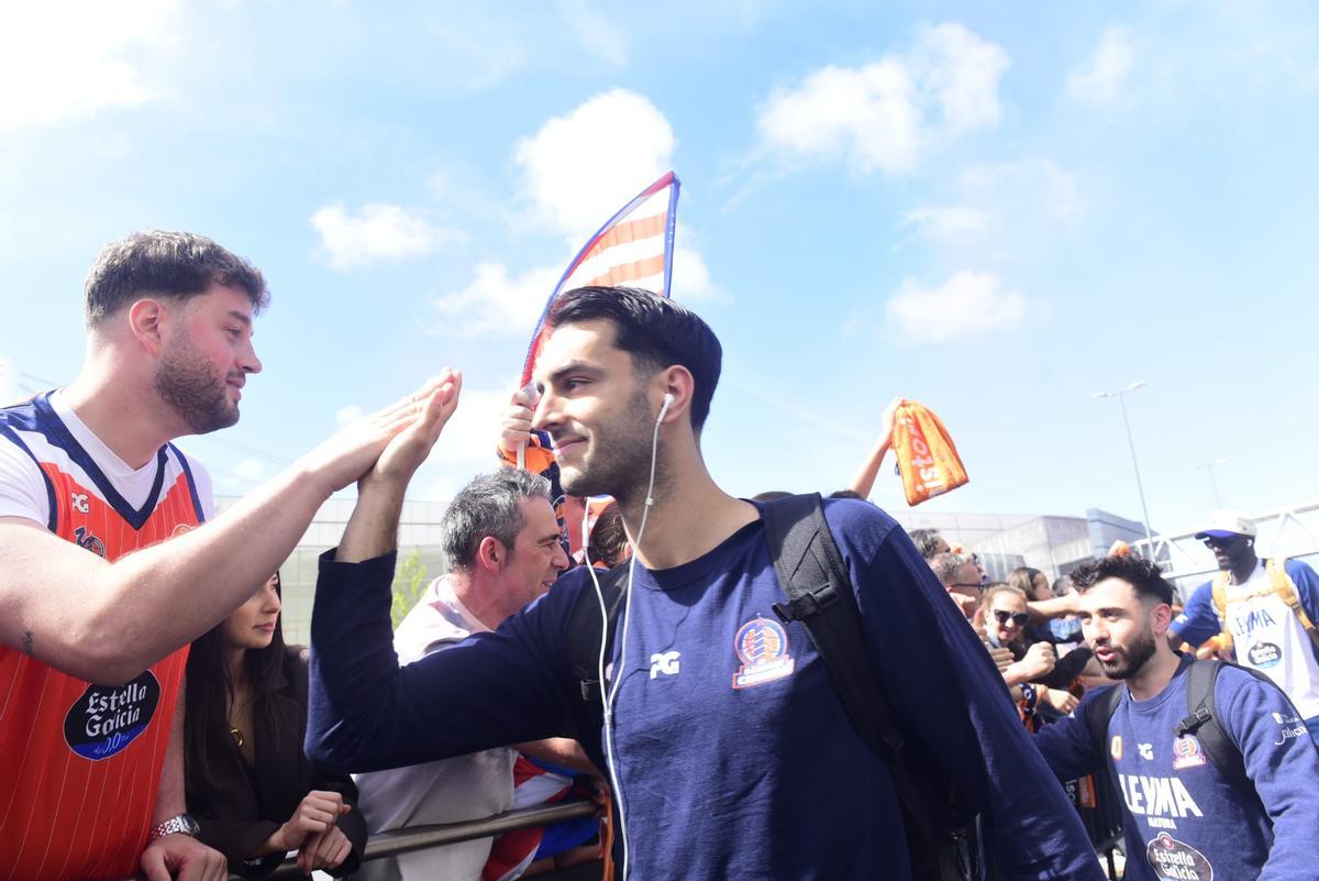 Recibimiento al Leyma antes de la final por el ascenso ante Estudiantes