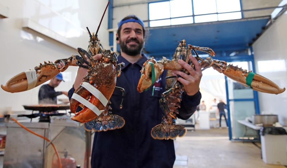 Miles de vigueses disfrutan en el Náutico de la fiesta gastronómica.