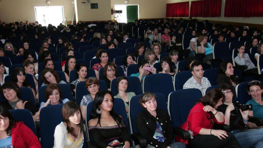 Asistentes a una charla en el instituto de La Torreta, en imagen de archivo