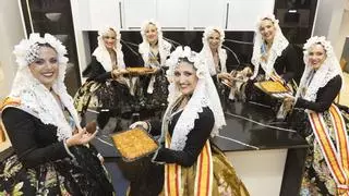 Fuego para saborear la Fiesta: La Bellea del Foc y sus damas de honor viven la gastronomía