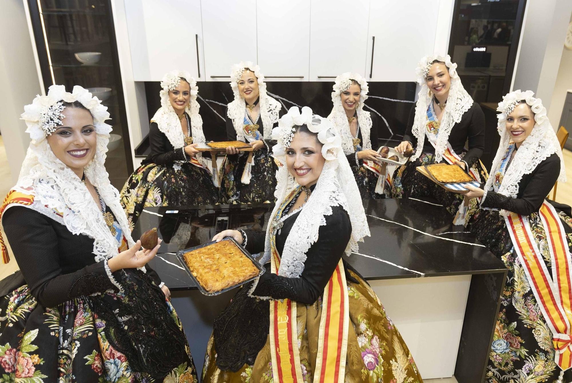 La Bellea del Foc y sus damas de honor cocinan la Fiesta a fuego lento
