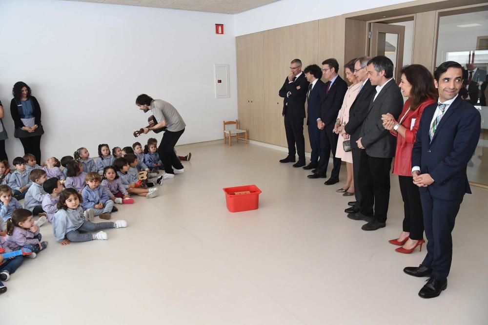 La madre de Felipe VI preside en la ciudad la celebración de los cien años de la institución benéfica y social.