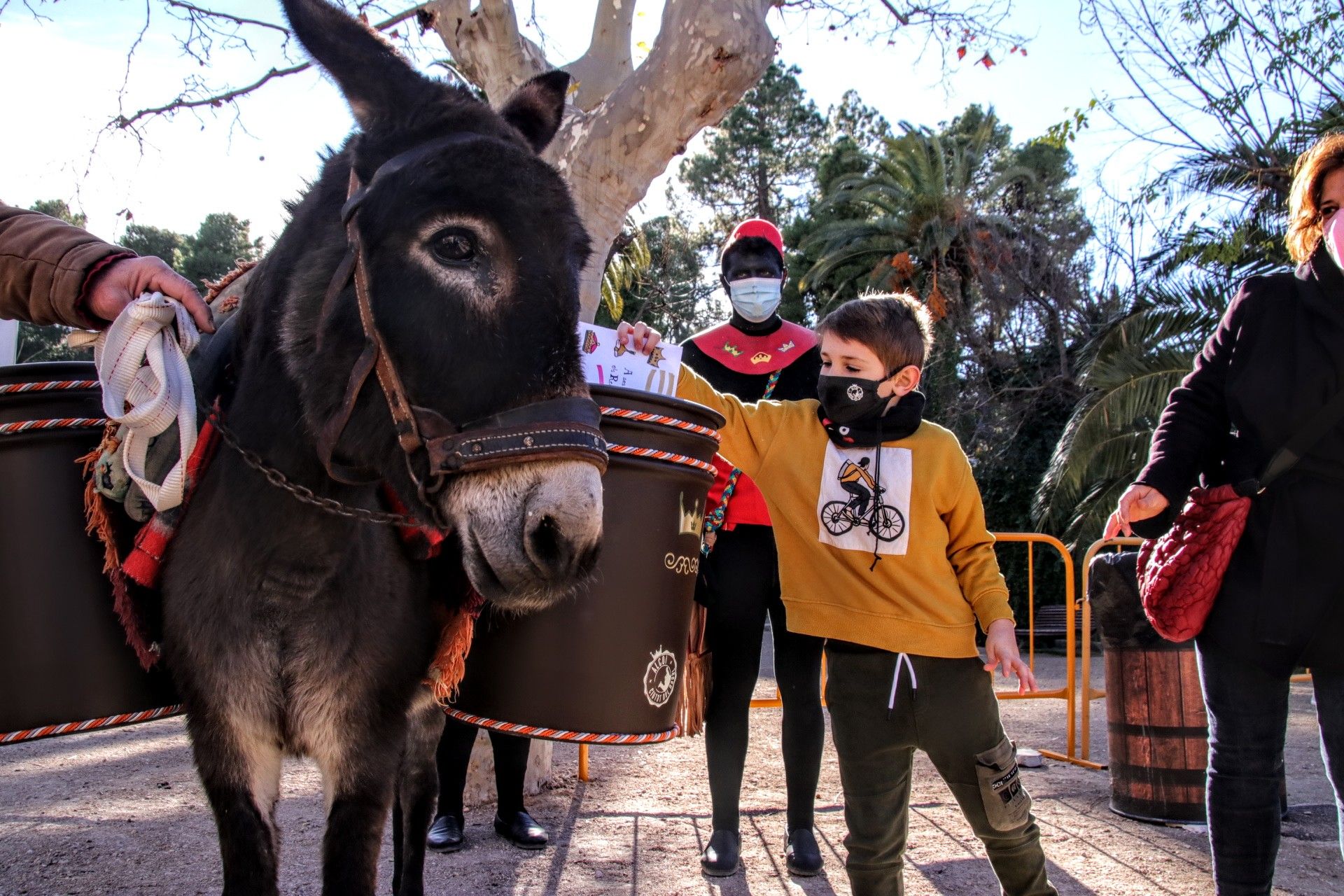 Los pajes recogen en Alcoy las cartas para los Reyes Magos