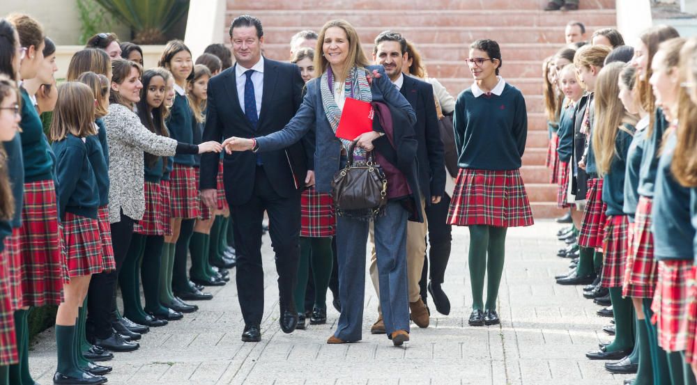 La Infanta Cristina entrega un premio de la Fundación Mapfre a una alumna del Colegio ALtozano