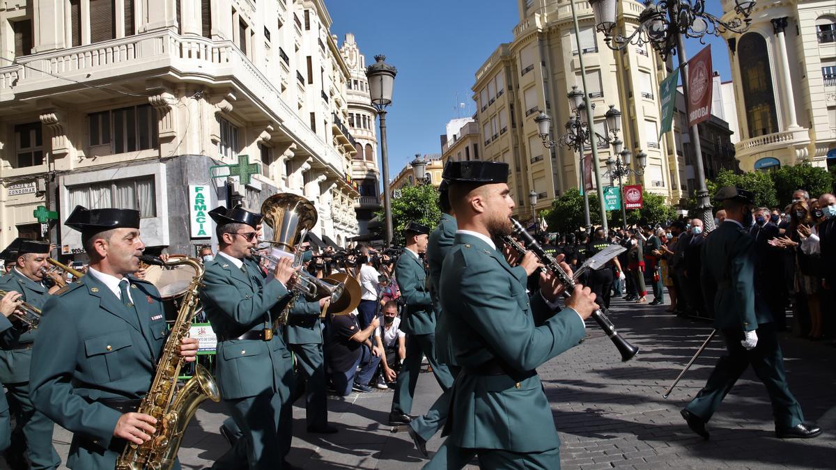 Izado de bandera en Las Tendillas en honor a la patrona de la Guardia Civil