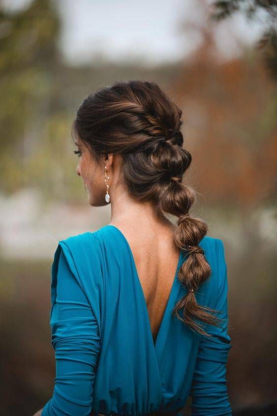 20 peinados con trenzas de invitada a una boda perfectos