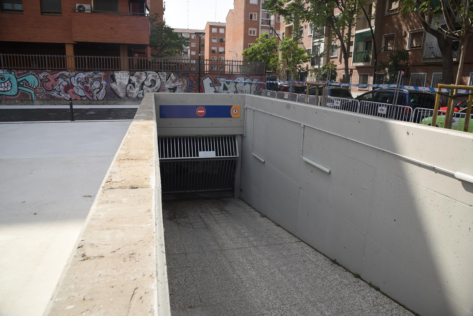 En imágenes | Así es la nueva plaza junto al parque Bruil de Zaragoza