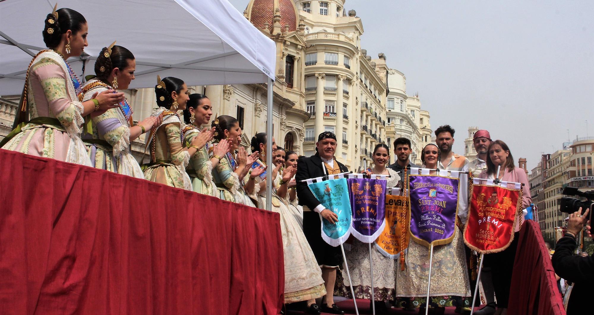 Las Fallas homenajean a Algarra en la entrega de premios