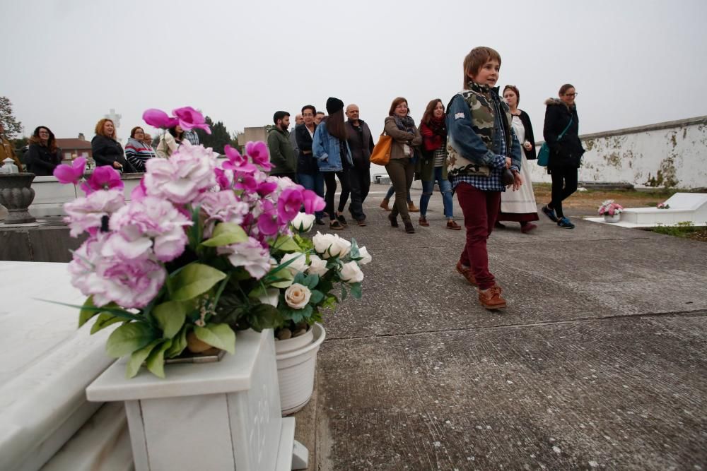 Espectáculo Nueche de Difuntos en el cementerio de La Carriona