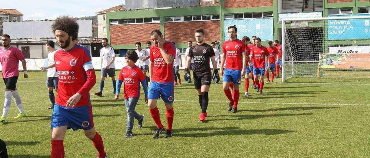 Los jugadores de la Unión Deportiva Ourense, en el partido de Copa Diputación ante el Monterrey. // Iñaki Osorio