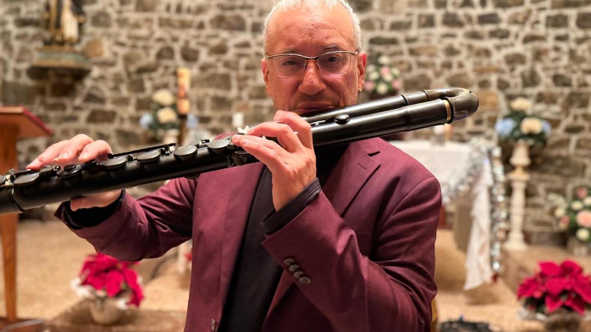 Omar Acosta durante su actuación en Tolivia