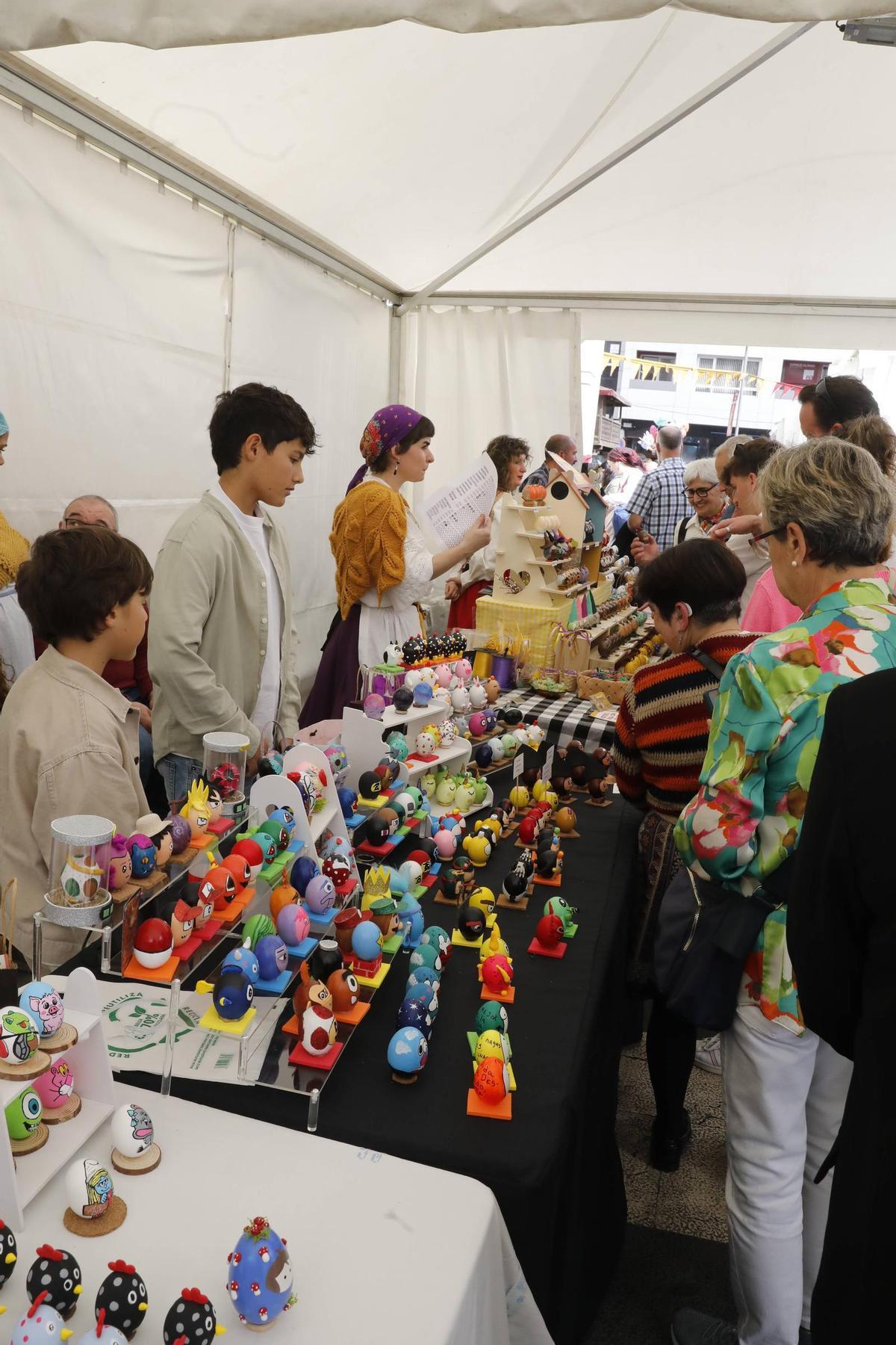 En imágenes: la fiesta de Güevos Pintos toma Pola de Siero