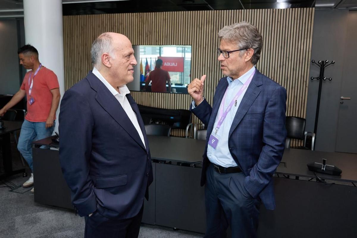 Javier Tebas, con Joan Vehils, director de SPORT