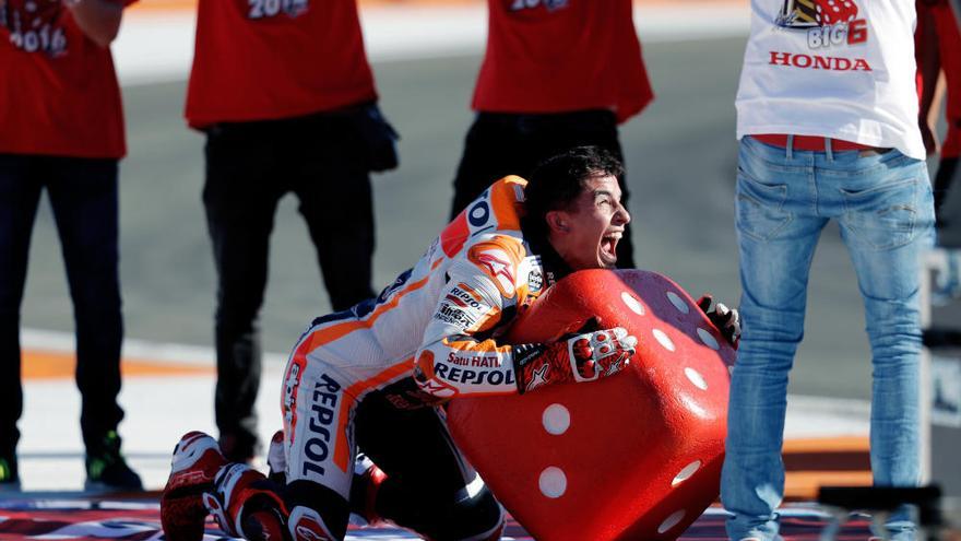 Marc Márquez celebra en Cheste su cuarto campeonato de MotoGP