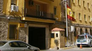 Fachada del Cuartel de Benimaclet donde se están produciendo los registros.