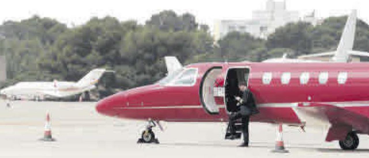 ‘Jets’ privados aparcados en el aeropuerto de Palma el verano pasado.