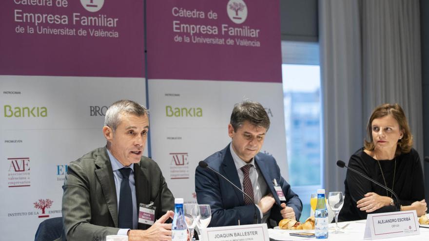 Joaquín Ballester, Alejandro Escribá (CEFUV) y Myriam Gimeno, ayer.