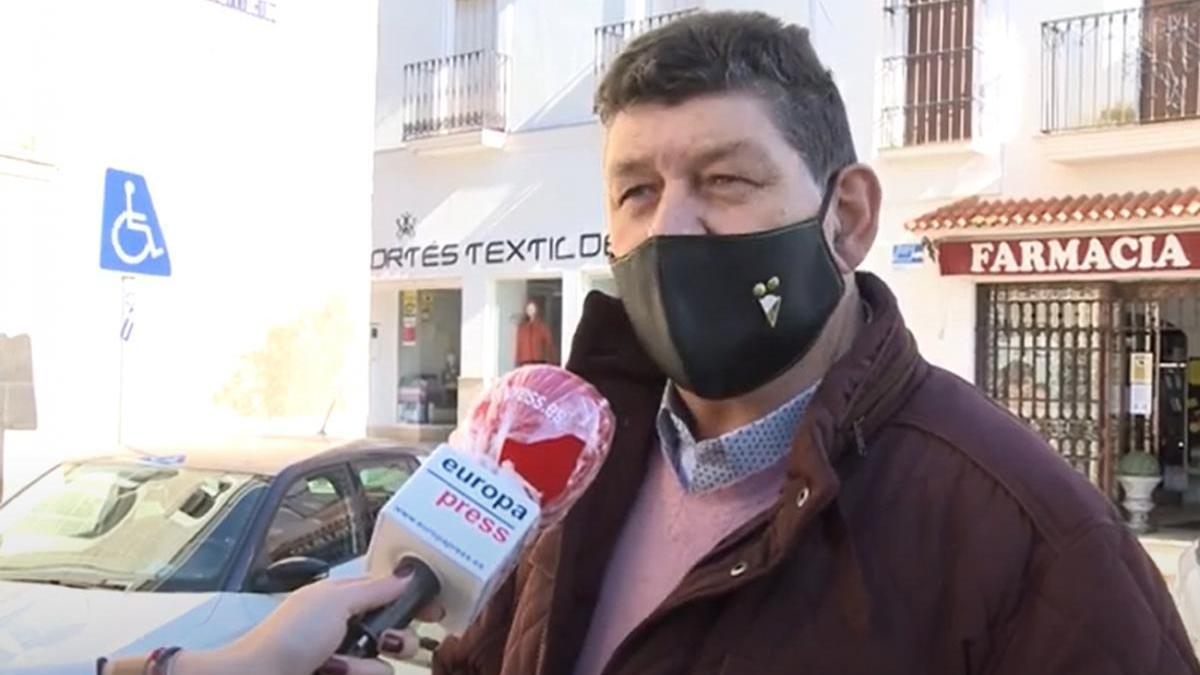 Vecinos de Fuente de Cantos protestan por la ocupación de dos viviendas