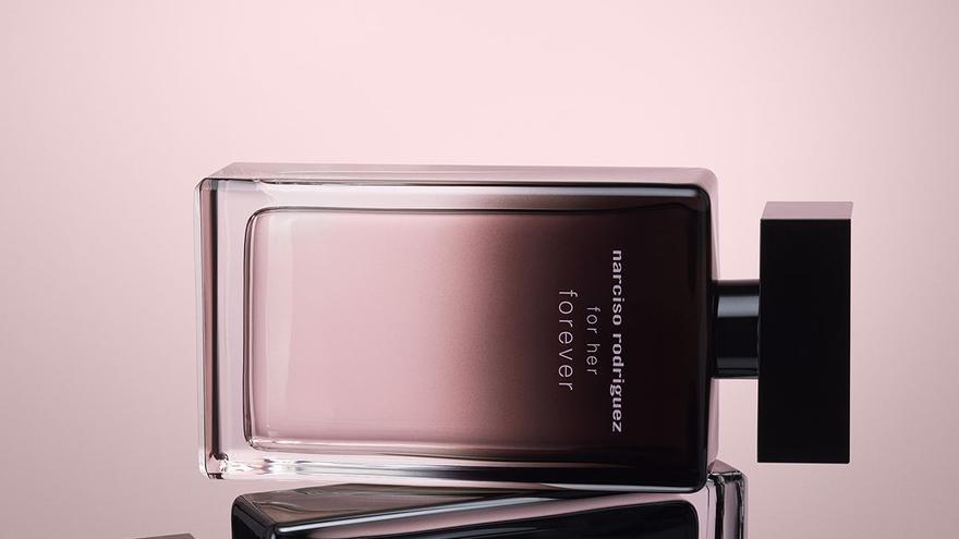 Narciso Rodriguez celebra los 20 años de su fragancia más icónica con un nuevo lanzamiento: for her forever