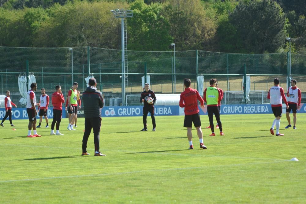 Los jugadores se entrenan en una nueva sesión a las órdenes de José Luis Martí en las instalaciones de la ciudad deportiva de Abegondo.